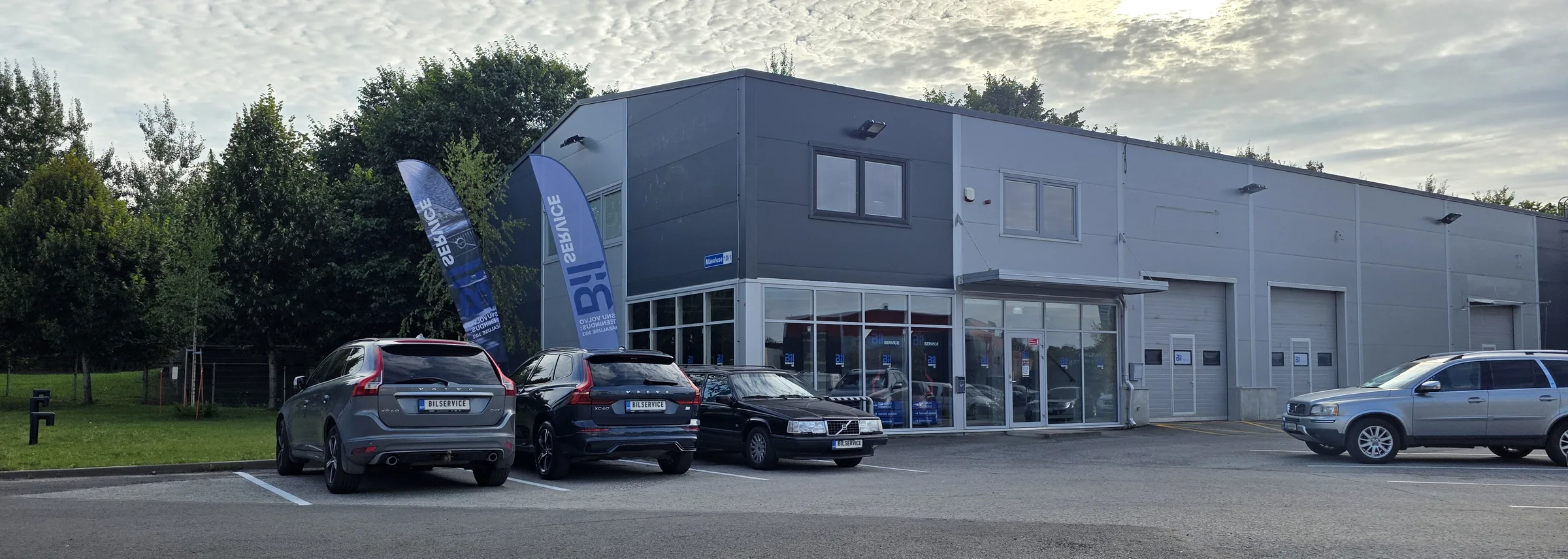 Volvo Service hoone ja parkla — 